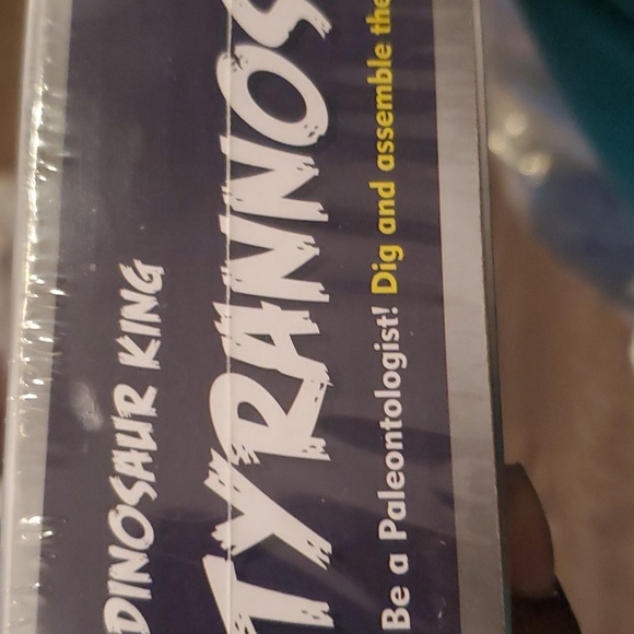 Dig & Discover Dinosaur King Tyrannosaurus Dig and Assembly Kit - Brand New - Picture 8 of 8